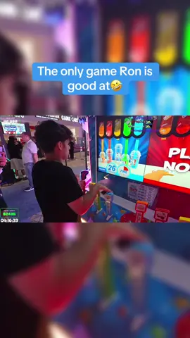 Ofc he’s good at this game 😹#stableronaldo #arcade #fazeclan #lacyclips #711 
