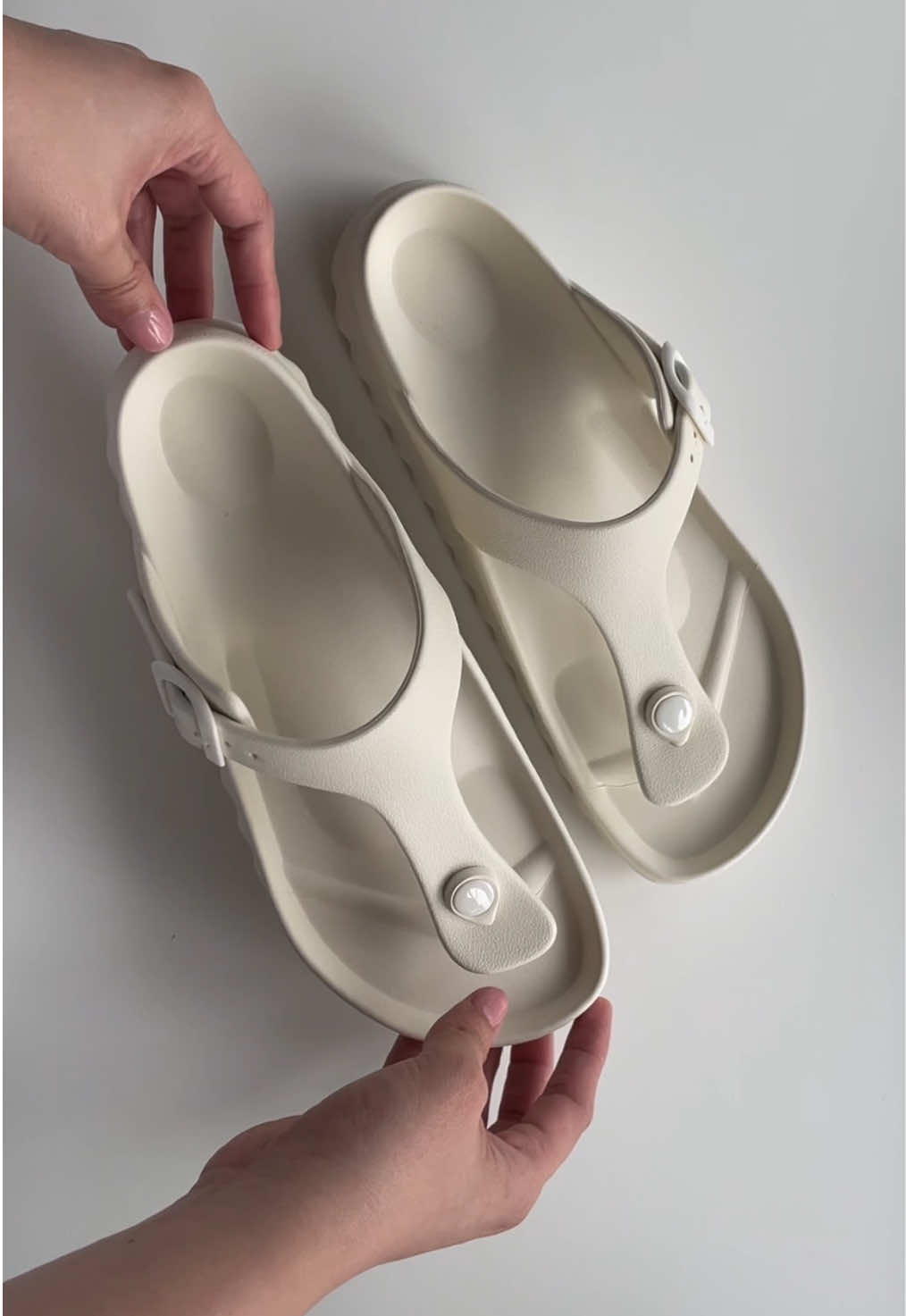 Your next Pose slippers 🙌🏻 #poseslippers #posesandals #sliponslippers #sliponsandals #slippersforwomen 