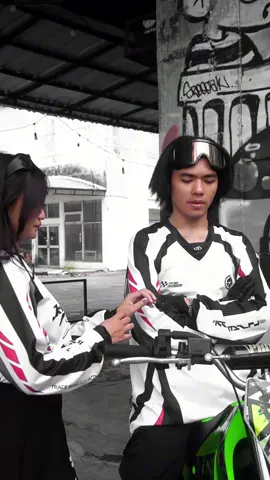 Dari kemarin banyak bgt yg request kremlin bikin jersey, dan akhirnya kita bikin jersey + longsleeve!!! #promoseruweekend #kremlinclothing #fyp #jersey #motocross 