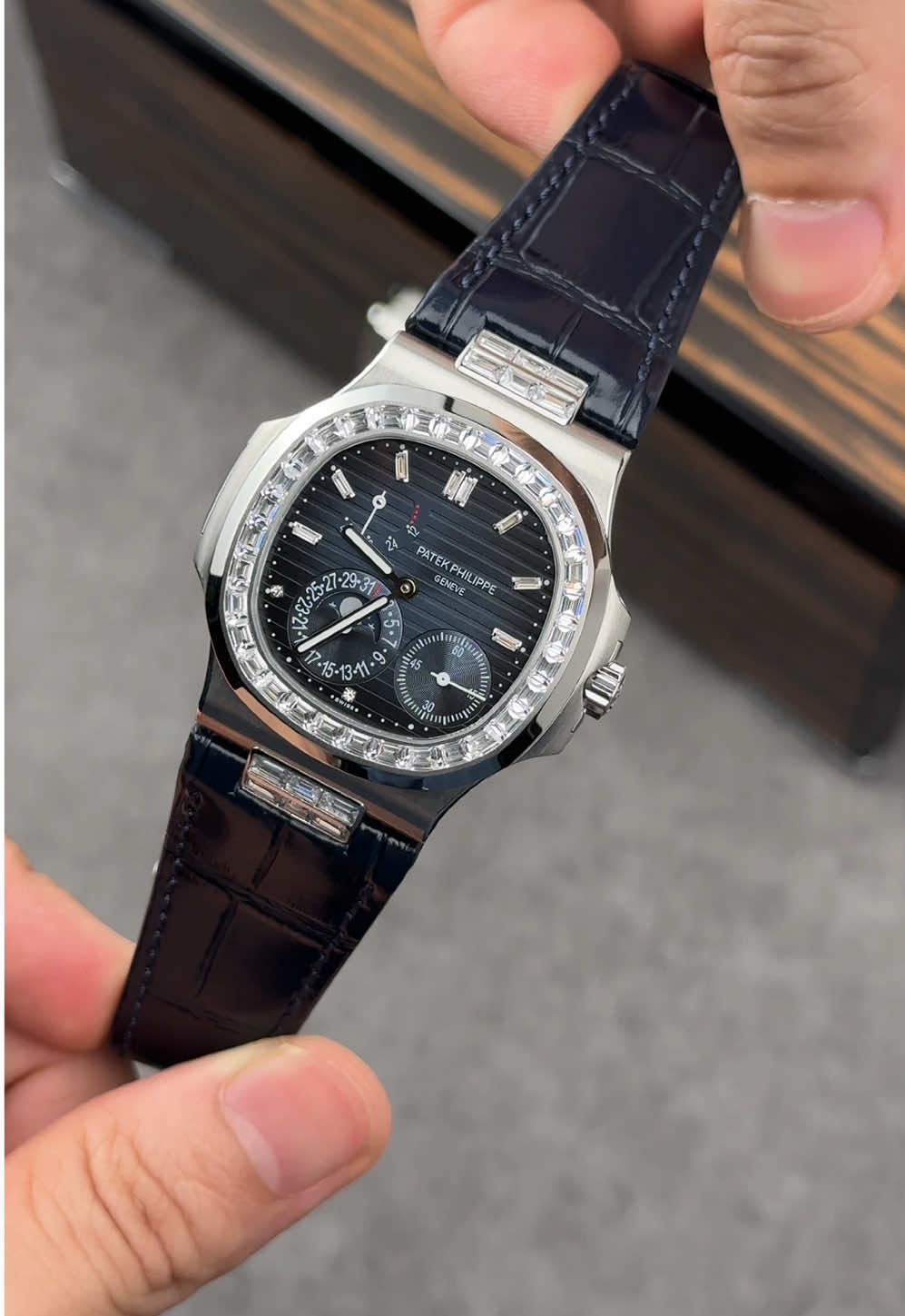 Siêu phẩm đã được lên full vành đá cz, dây da cá sấu lên tay cực đẹp. #luxurywatch #watches #hakhauwatch #hakhauluxury #dongho 