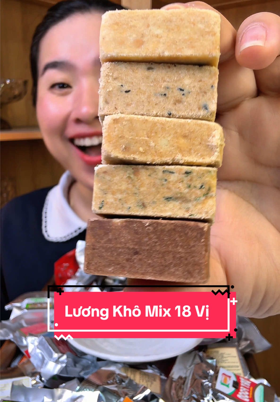 Cái cục này ...là bữa sáng nhanh gọn lẹ của tui, chứ tựu trường đến rồi mà không thủ sẵn là đói như chơi ... Lương khô Mix 18 vị #bepcuagiao #mukbang #LearnOnTikTok #luongkho #luongkhomini  