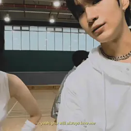 May you always be happy all the time 🐰🦊 #ARTBEAT #Yubin #Taehyun 