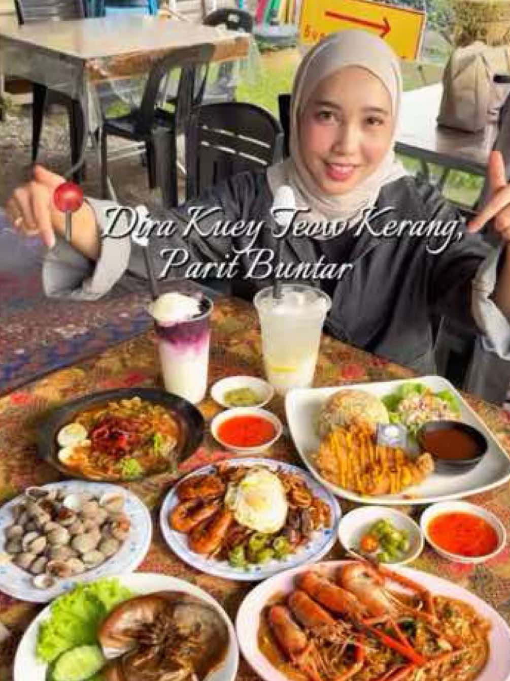 Dekat @Dira kuey teow kerang menu sini memang meriah, macam macam ada😍 📍Dira Kuey Teow Kerang, Parit Buntar  🦐Buka setiap hari (Selasa tutup❌) ⏰ 4pm - 11pm #dirakueyteowkerang #kueyteowkerang #paritbuntar #MakanLokal #Foodie #laksasotong #nabilasnap 