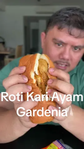 Ini ke yg dinamakan sembang kari…Kalah pau kari ayam mcmni. #kariayam #roti #gardenia #akiefoodreview #bolehtakkantakboleh