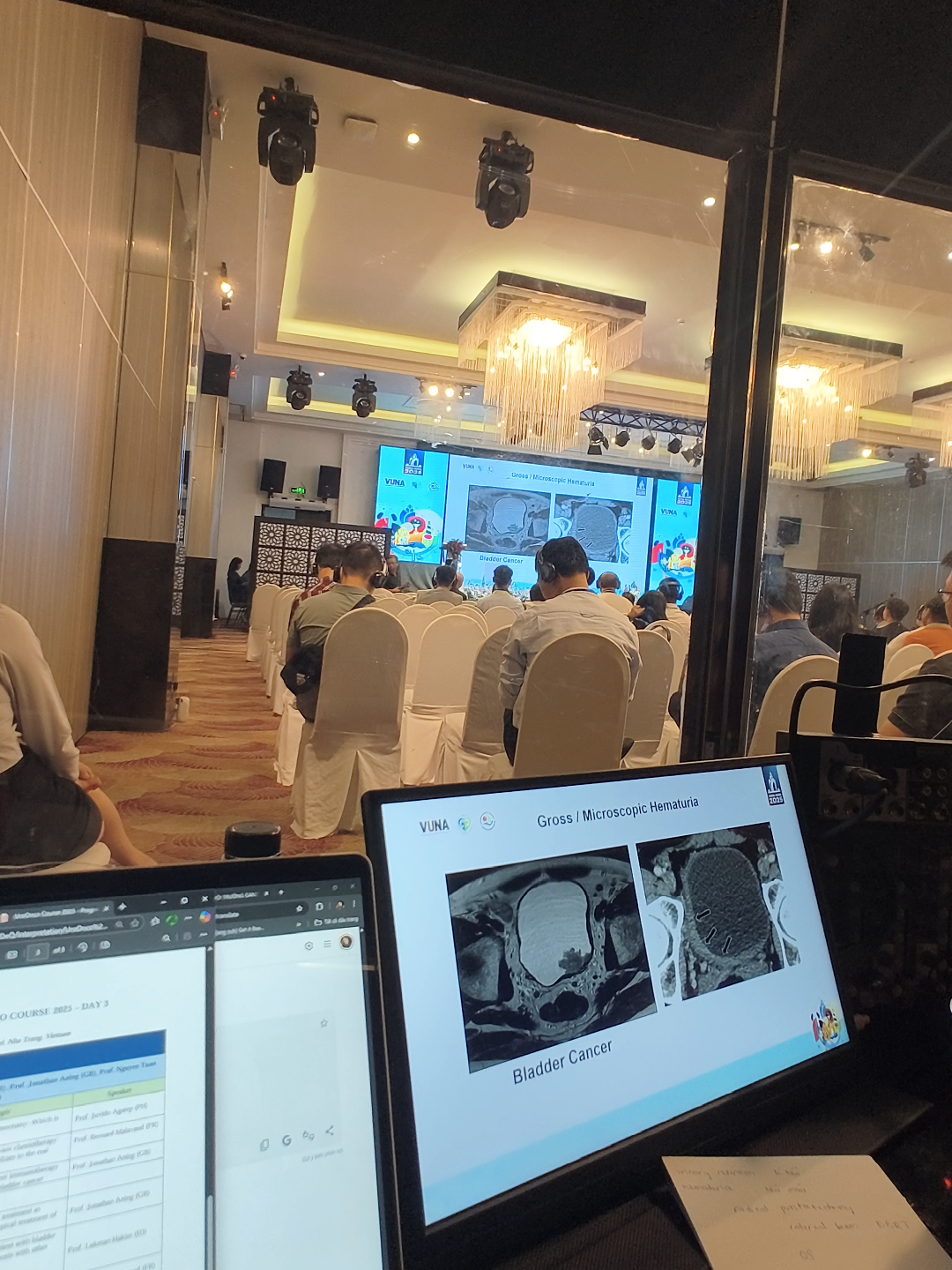 Tay không bắt bệnh. Dịch y chuyên sâu về ung thư nhưng thứ duy nhất được cho là chủ đề, tới nơi tự chuyển sinh thành bác sĩ ung thư + chẩn đoán hình ảnh + tiết niệu 🤣🤣🤣 #vietnameseinterpreter #xuhuong #quynhphiendich #phiendichcabin #phiendichykhoa 