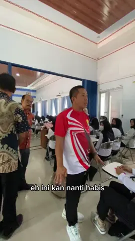 Adek-adek, lapor ke saya kalau ada oknum yang minta uang ya. Kami pemerintah daerah terus bekerja keras bagaimana caranya supaya anak-anak Karawang bisa bekerja di perusahaan. Sistem telah dibangun, pola rekrutmen kita perketat. Ultimatum sudah kita berikan. Bismillah. Semoga yang sudah dites PT MIM kemarin di Disnaker bisa lolos dan bekerja di perusahaan perusahaan Karawang. 🤲🙏🔥 #karawang #bupatikarawang #viral 