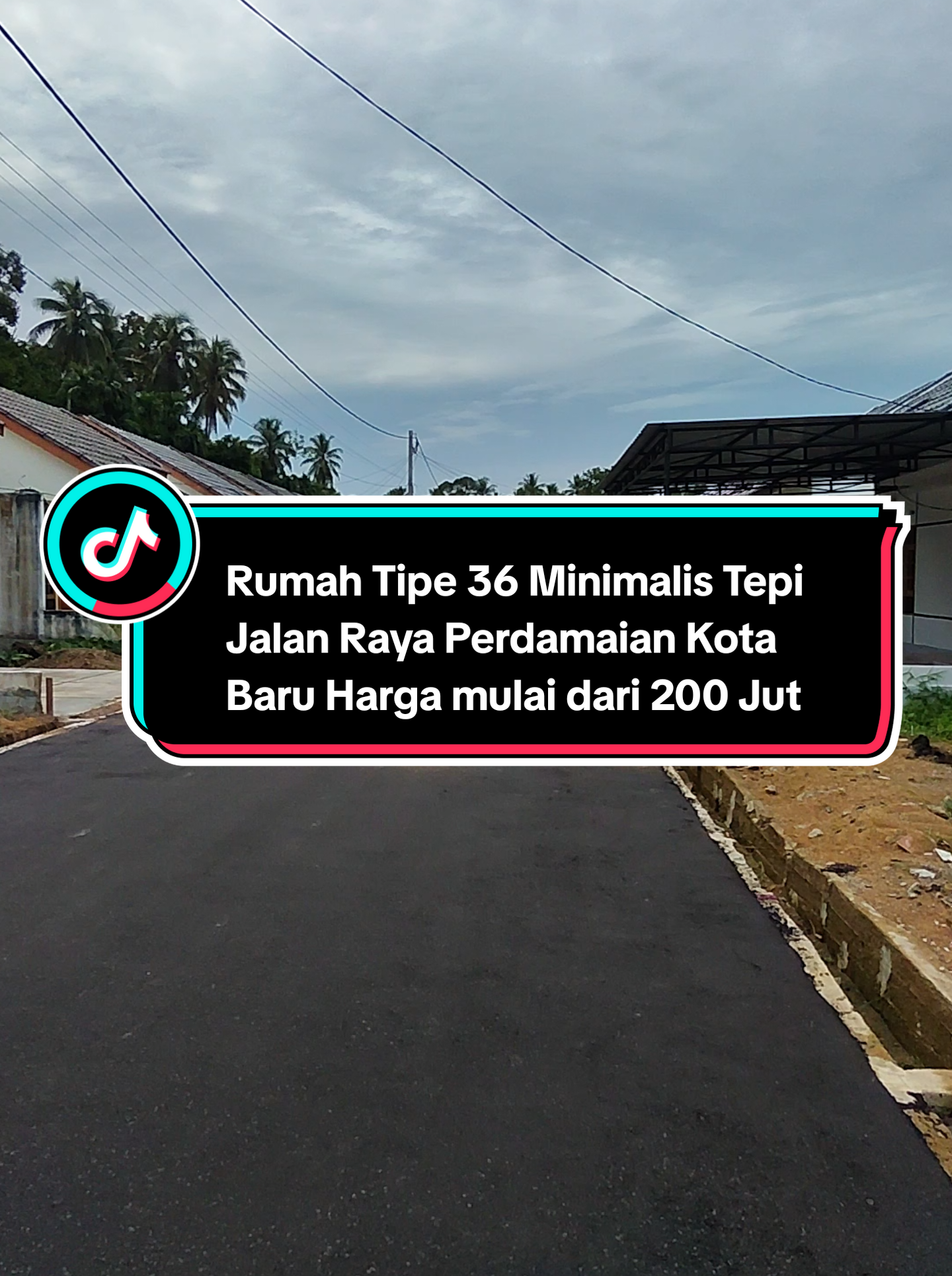 Rumah Tipe 36 Siap Huni hanya tersisa 3 unit saja Lokasi strategis langsung di tepi Jalan Perdamaian Pilihan Unit Nomor B1 posisi hook depan jalan putar DP dan akad 40 juta ukuran tanah 95 x 19 m Nomor A9 DP dan akad 15 juta ukuran tanah 75 x 19 m Nomor A15 DP dan akad 75 juta ukuran tanah 75 x 19 m Spesifikasi Bangunan tunggal Listrik 1300 watt 1 kamar tidur 1 kamar mandi Jalan komplek sudah aspal Akses mudah dan strategis Unit terbatas segera survey dan booking Berkas siap dibantu sampai akad #rumahpontianak  #propertipontianak  #tikopropertypontianak  #rumahtikokalbar  #hunianstrategispontianak 