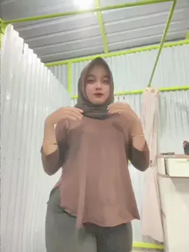 mana ni cewek²yg badan nya kecil, tapi paha nya besar kek ayam potong😩🤣🤣