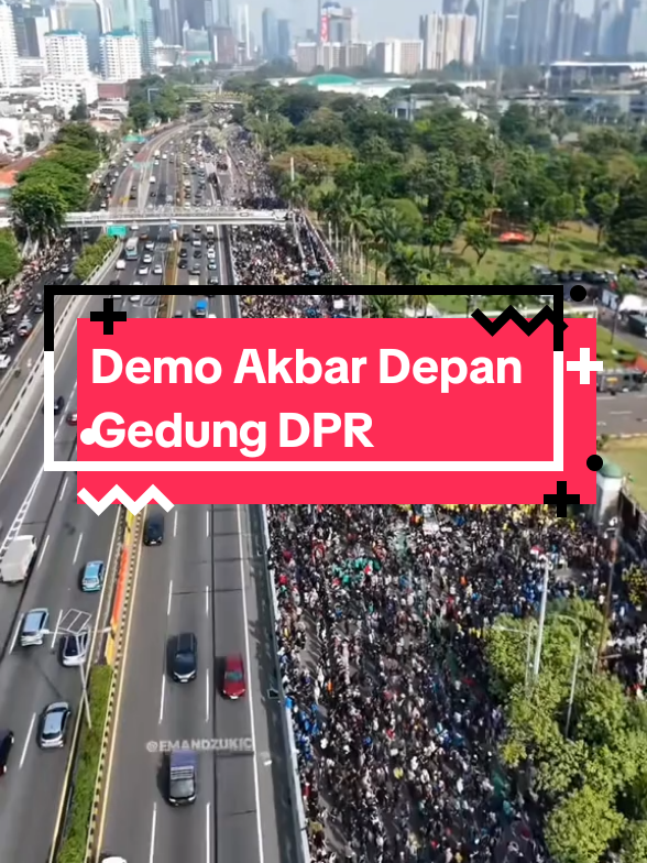 Ribuan mahasiswa lakukan aksi demo depan gedung DPR, demo ini beranjak, karena kelakuan DPR joget bersama sementara rakyat menderita. mahasiswa memang mantap... #reformasi #cameback98 #demomahasiswa2025 #demodepangedungdpr #aksidemo 