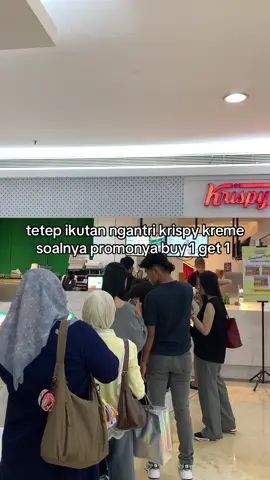 Gapapa antri tapi dapet promo buy 1 get 1 krispy kreme bisa buat makan 1 rt🥰😍 @Krispy Kreme Indonesia  . . #jelajahbegahmula #promoseruweekend #promomakangajian #jelajahkuliner #jelajahakhirpekan 