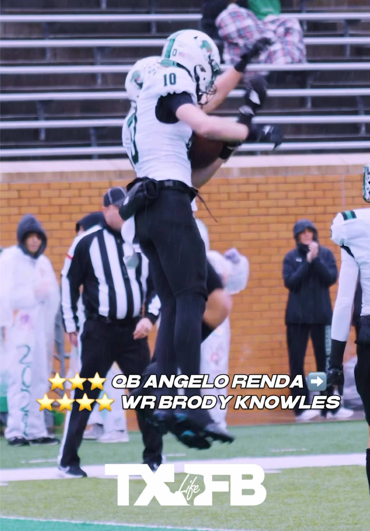 DAY 95: Southlake Carroll ⭐️⭐️⭐️ QB Angelo Renda zips the ball to ⭐️⭐️⭐️⭐️ WR Brody Knowles and he bodies his way into the ENDZONE‼️ 100 PLAYS 100 DAYS til #… Kickoff‼️ The countdown is on ⏳⏰ 🎥: Brayden Linker #txhsfb #football #highlights #footballseason #footballlife 