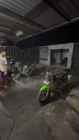 malam bersihh 😍😋 #ninja2tak #2strokeindonesia #kediri24jam #promoseruweekend #racingboy 