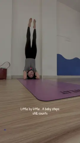 Two month , im addicted to doing yoga , finally first time do headstand without assist (biggy thanks to wheel & wall , for helping me) 🫰🏻 #yogatok #yogapratice #yoga #yogabeginner 