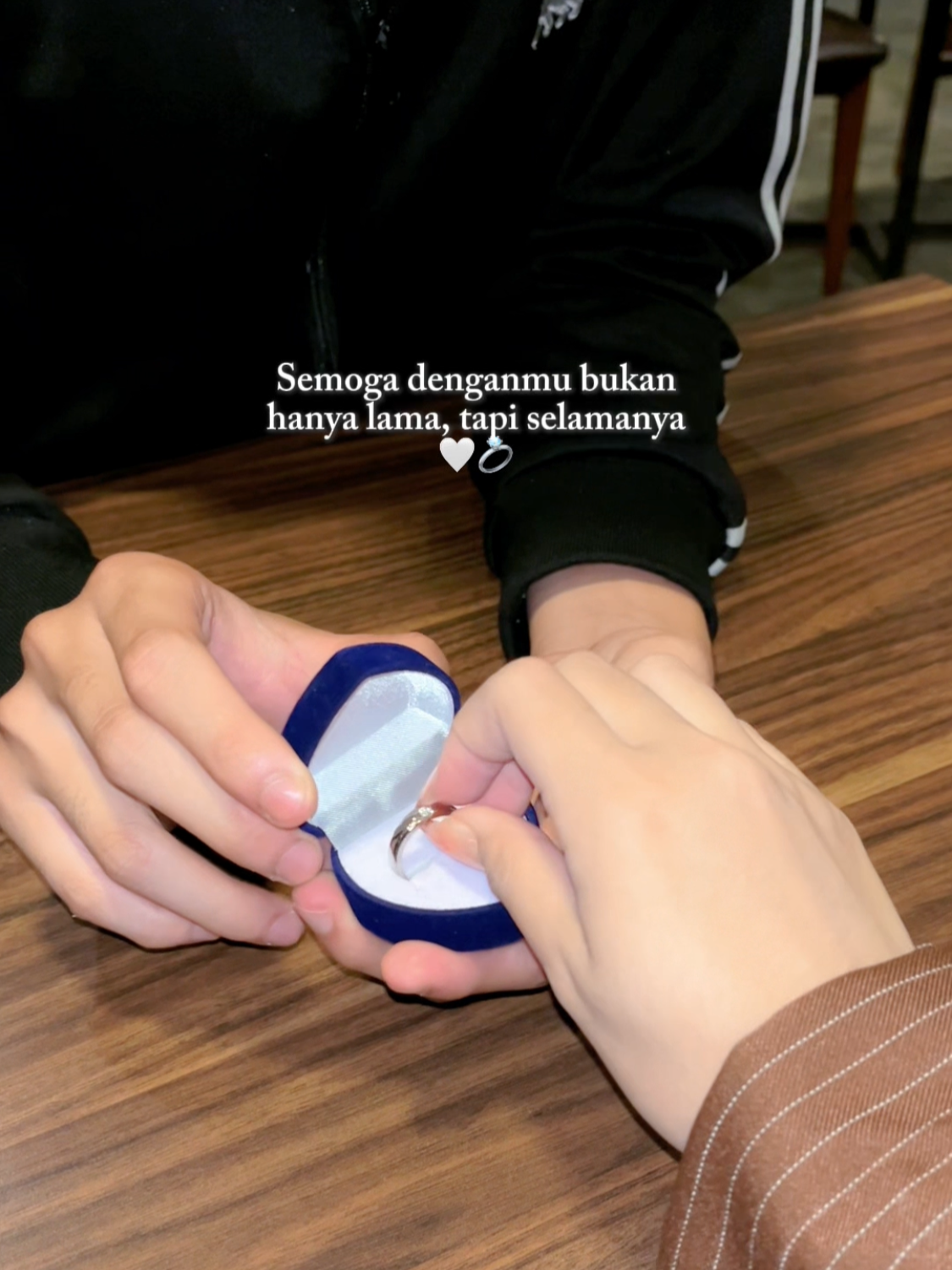Aamiin paling serius 🤍💍#foryoupag #foryoupageofficial #foryou #cincintunangan #Cincin #foryoupage❤️ #fypdong #cincincouple #cincin