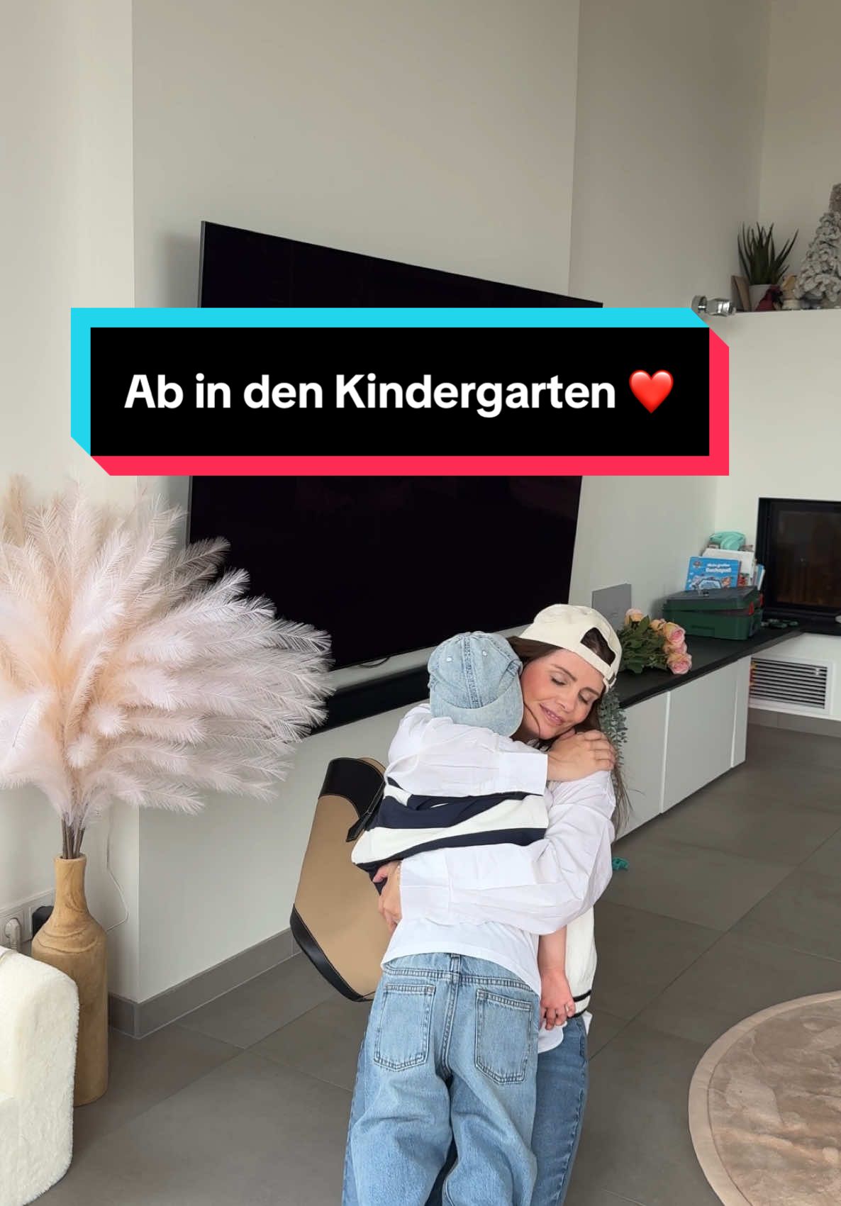 Anzeige| Wie findet ihr unser Outfit und tragt ihr mit euren Kindern Partnerlook? @H&M  #kindergarten #backtoschool #kleidung #outfit #mama #kids
