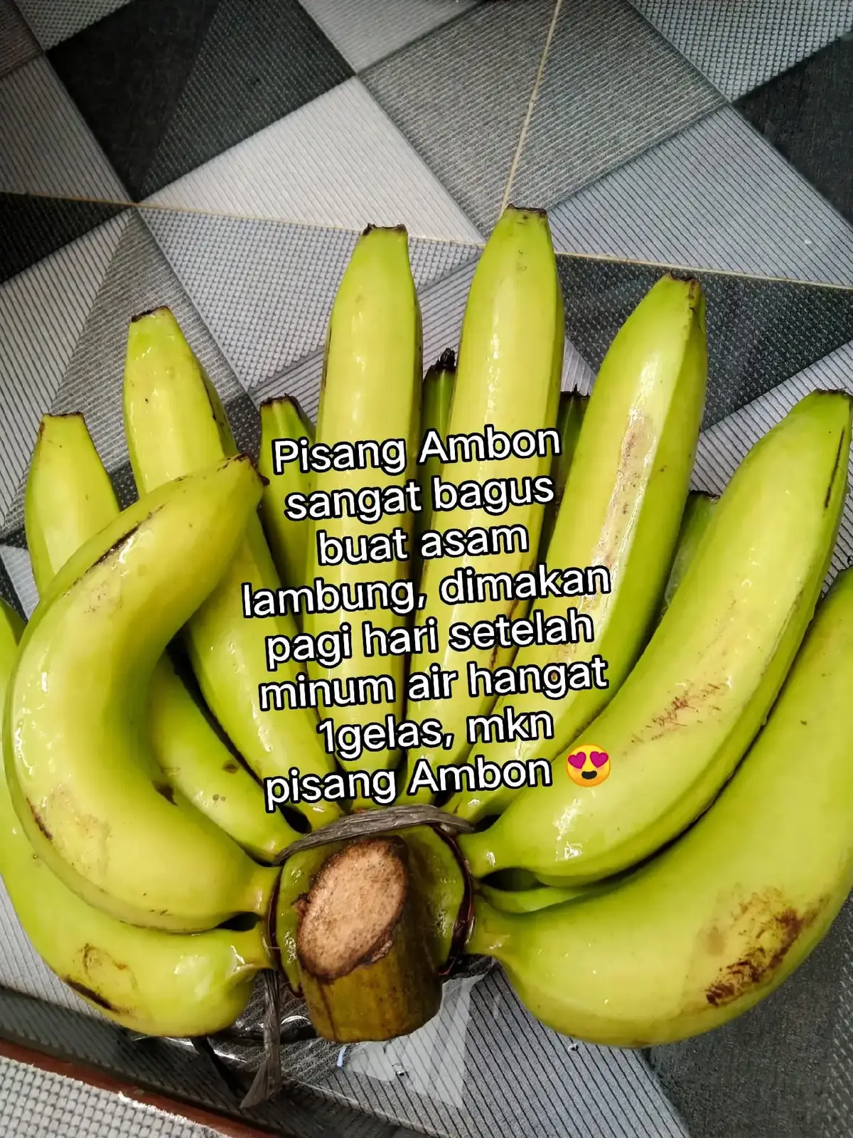 Klo aku biasanya bangun tidur, cuss minum air hangat 1gelas gede, setengah jam sampai 45menit kemudian mkn pisang Ambon, manis lembut nyaman di perut 😍 klo lagi diare di pagi hari, sebelum mkn minum air kunyit, saat perut kosong minum air kunyit utk redakan diare dan juga perasaan tdk nyaman (Gatal dan perih) bagian bawah belakang kita. supaya gak begah perut, mkn bubur/ nasi lembut kunyah perlahan sampai halus sebelum di telan. No cabe, no asam dan no minyak/ santan... salam sehat semuanya dan tetap semangat 😇💪💪❤️❤️ #pejuangasamlambung  #fyppppppppppppppppppppppp  #highlights 