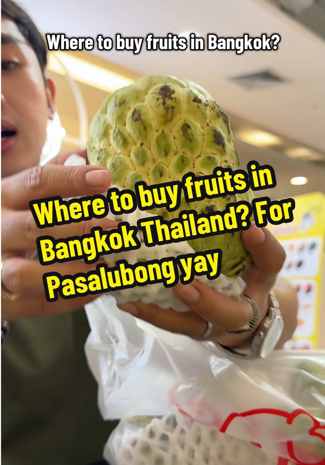 Where to buy fruits in Bangkok? Dito ako bumili ng pasalubong na fruits from Bangkok Thailand, sa taas lang ng Platinum mall o diba. Yes pwede po mag uwi ng fruits sa pinas 😉  #bangkok #thailand #thailandpasalubong #pasalubong #fruits