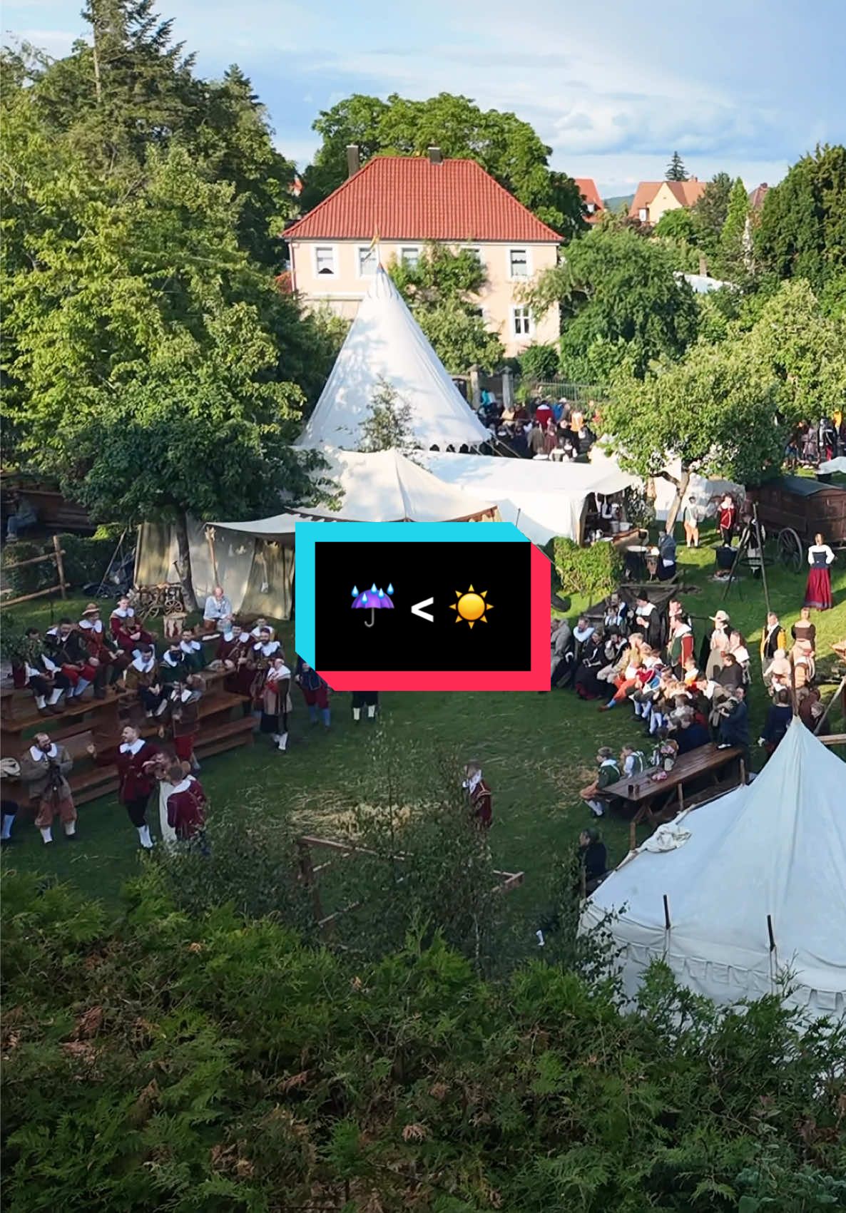 Nach dem Regen folgt der Sonnenschein auch in unserem Feldlager an Pfingsten 🌦️ . . . #Throwback #Pfingsten2025 #eslebeRothenburg #eineStadteineTradition #rothenburgobdertauber 