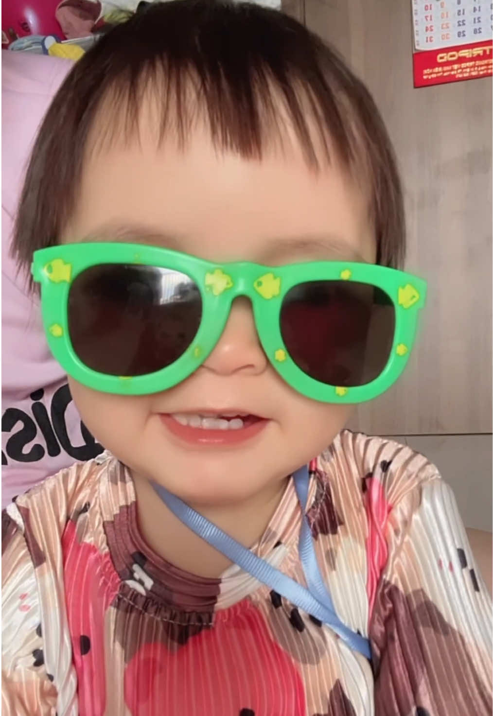 Là mình tự stylist, mình lấy mắt kính mình đeo luôn 😂😂😂 #embebanhmi #emberong🐉 #embenoisom #kenhammatyeuluon #embehaihuoc 