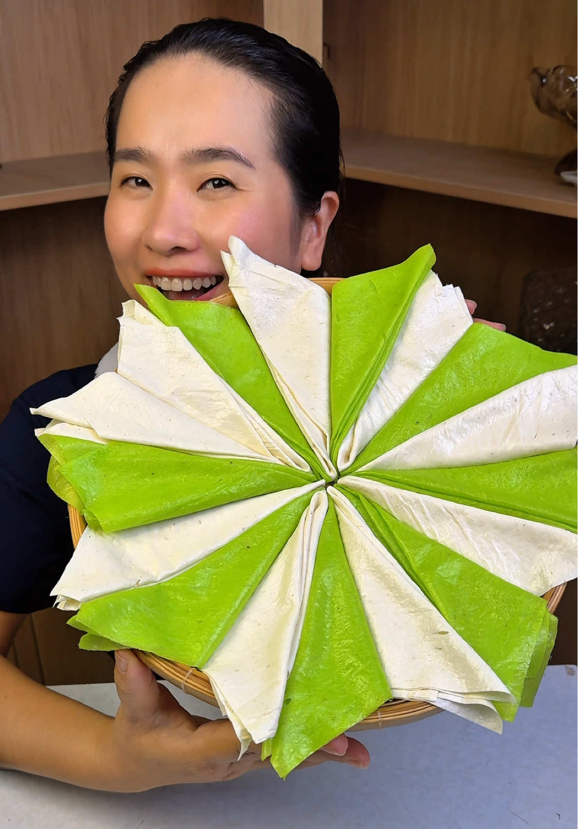 Ủa rồi cái bánh này là đặc sản Cái Bè Tiền Giang hay là đặc sản Bến Tre cũ dạ mấy bà ? #bepcuagiao #mukbang #LearnOnTikTok #banhphongsuanhonhoang #dacsanmientay 