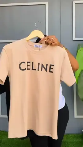 *TOP TSHIRT CELINE*  *HAIONYESHI TUMBO* *FREE SIZE KWA WENYE AFYA ZAO* *BEI YA  18,000✅✅ #titktok @Cute Lizy🌸🎀 