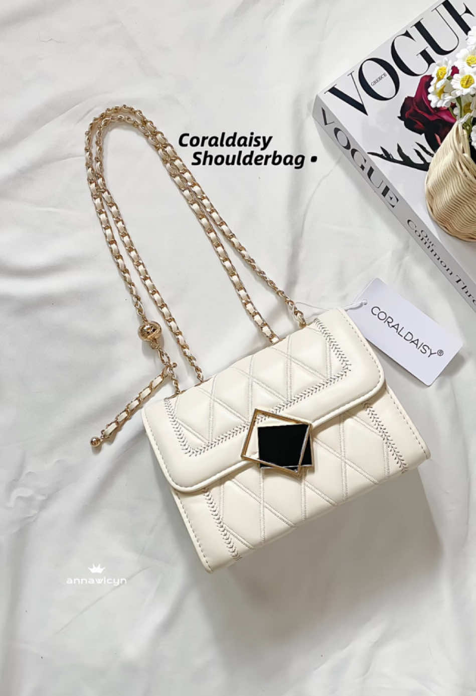 ga minta bukan berarti gamau kann😋😋😋 #coraldaisy #slingbag #shoulderbag #gift 