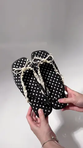 Sandal bệt nơ phối ren nha! Quá xá xinh nha! #delicat #giayren #dephoanhi #depnoxinh #backtoschool 