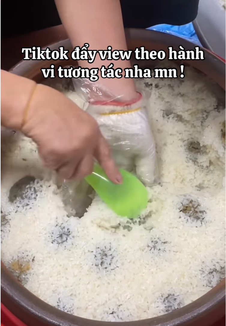🥰 Thuật toán TikTok hoạt động 2 chiều: “Bạn càng tương tác với nội dung người khác (xem hết video, thả tim, comment), thì TikTok sẽ càng đánh giá bạn là người dùng “tích cực” và ưu tiên đẩy nội dung của bạn đến người khác hơn” 👉 Nhớ nha, tương tác nhiều để view tăng đều! #xaykenhtiktok #hanhtrinhxaykenh #xoamutitiktok #xaykenh #HocTrenTikTok  