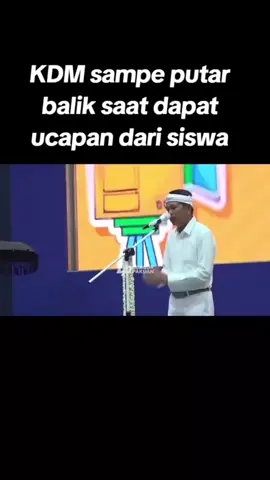 Bayangkan, di tengah keramaian acara, seorang siswa berani menyampaikan unek-uneknya. Suara yang penuh kejujuran itu begitu kuat, sampai-sampai membuat Kang Dedi Mulyadi (KDM) yang biasanya penuh semangat dan lantang, terdiam sesaat. Bahkan, Kang Dedi sampai putar balik, seolah kata-kata dari siswa tersebut menjadi cerminan yang membuat beliau berpikir kembali. Ini bukan soal kritik, tapi tentang kebenaran murni yang keluar dari hati seorang anak muda. Momen ini mengajarkan kita, kadang ucapan tulus dari hati yang paling sederhana justru yang paling bisa menggerakkan. Salut untuk keberanian sang siswa! Menurut kalian, hal apa yang paling berani kalian sampaikan kepada sosok panutan? Yuk, share di kolom komentar! 👇 #kdm #pendidikan #sekolah #pelajar  #fyppppppppppppppppppppppp 
