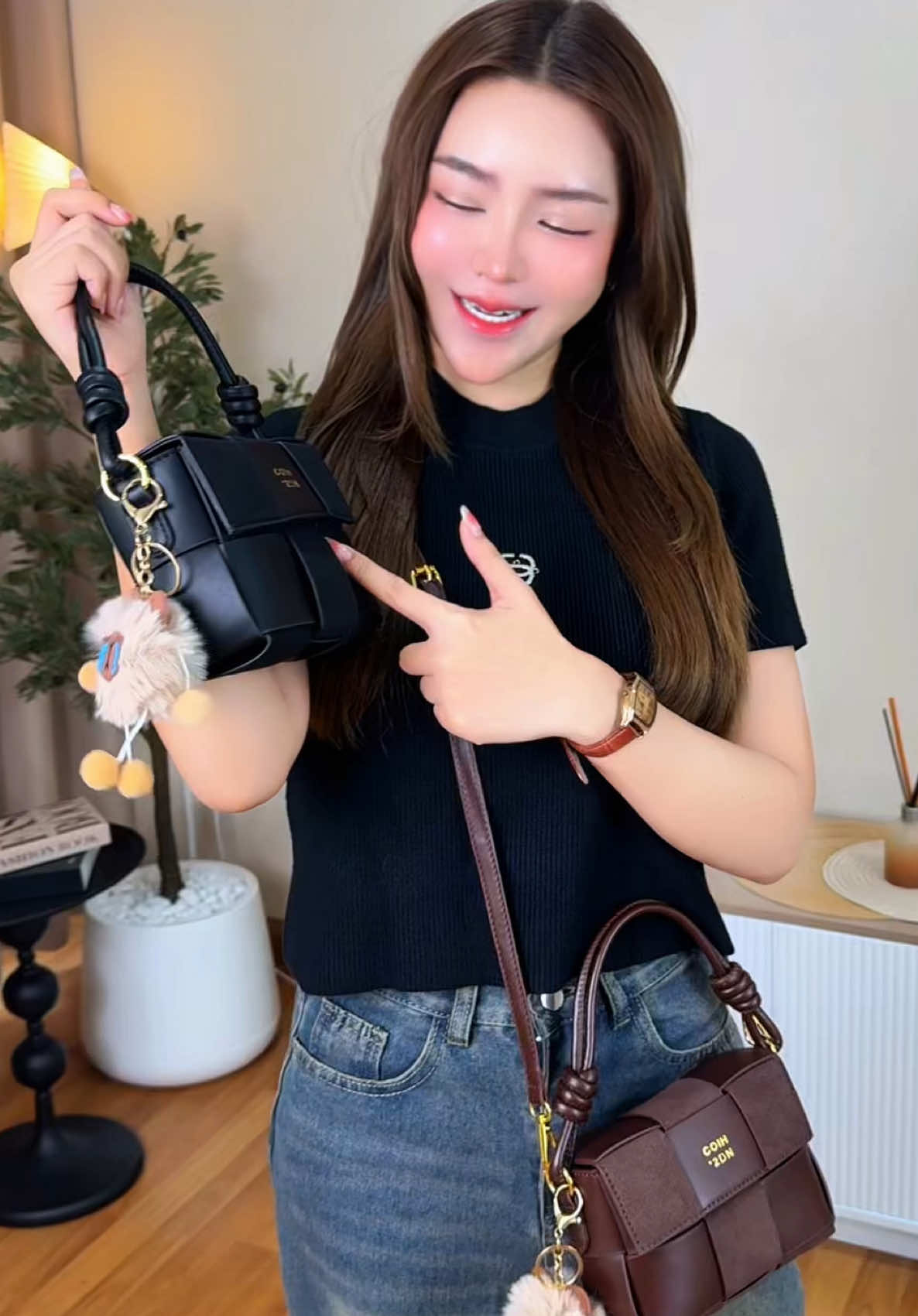 กระเป๋าที่สายแฟอย่างเรา ต้องมี ✅ #กระเป๋าหนัง #กระเป๋าใบเล็ก #กระเป๋าคอสบอดี้ #กระเป๋าแฟชั่น #ป้ายยาแฟชั่น 