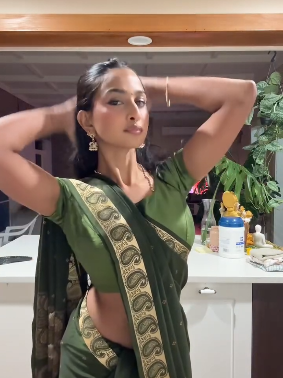 green 🍏 apple  #unfrezzmyaccount  #maishayourqueen #hotvideo #foryou #saree 
