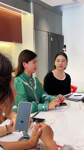 Khai giảng lớp tại Sài Gòn, luyện tự tin không phải hành trình mỏi mòn đâu các bạn! #thaophamlivestream #daotaolivestream #vudieungontu 