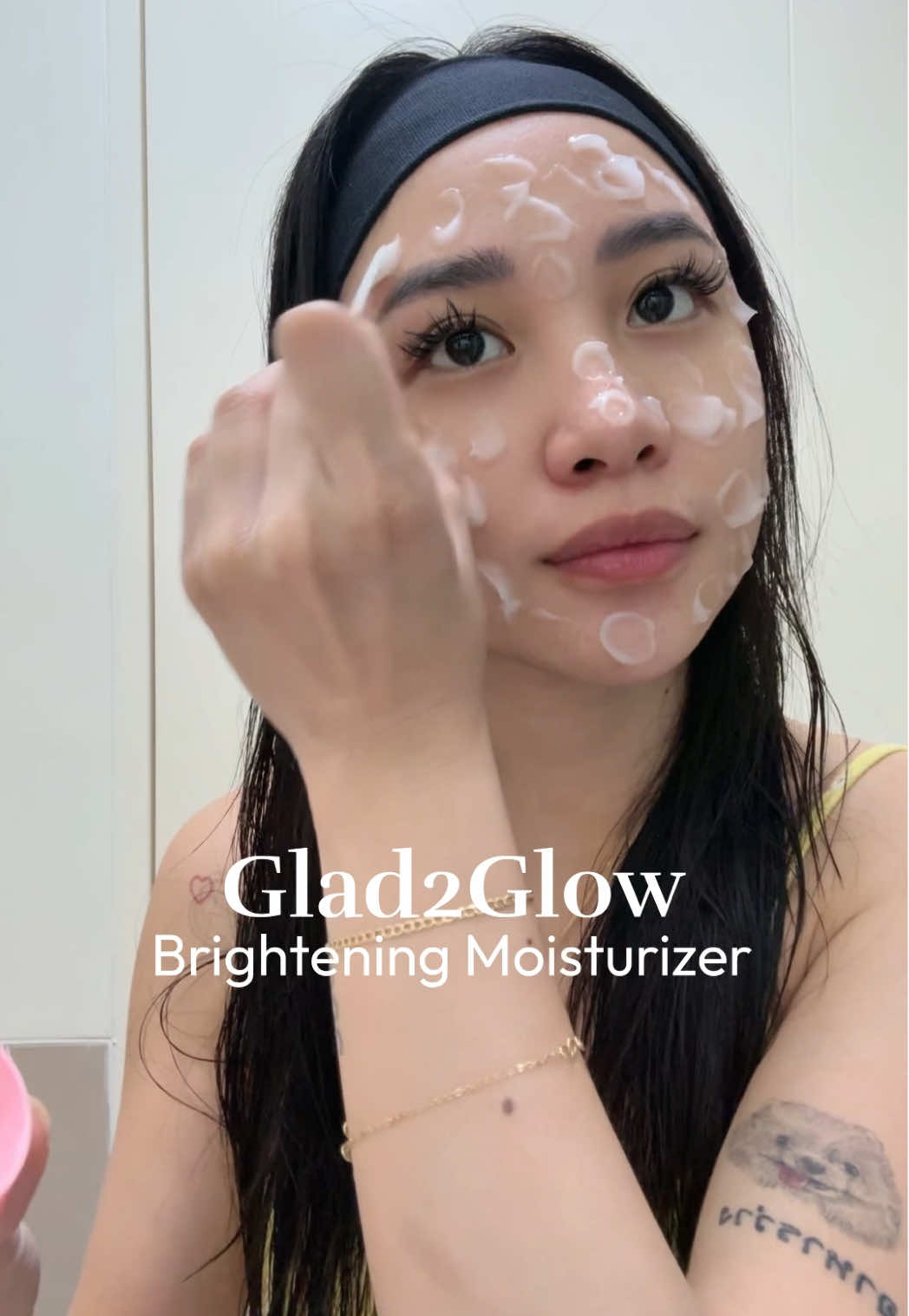 Pairing the G2G Brightening Moisturizer with the brightening serum for the ultimate skin combo 🥰💗 @Glad2Glow Official Shop  #moisturizeviral #g2gbrightmoist #g2gph