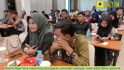 Upaya mencegah perceraian pasangan muda karena asalan faktor ekonomi, terus dilakukan Dinas Kepemudaan dan Olahraga (Dispora) Provinsi Kalimantan Selatan. (SRI/RH)  —— Informasi seputar Kalimantan Selatan lainnya, juga dapat anda dengarkan melalui 104,7 Radio Abdi Persada FM di program ‘Reportase Malam’ setiap jam 20.00 WITA dan ‘Reportase Pagi’ setiap jam 07.15 WITA.  #pemuda #olahraga  #Pemerintahprovinsikalimantanselatan  #ProvinsiKalimantanSelatan #wargaprovinsikalsel 