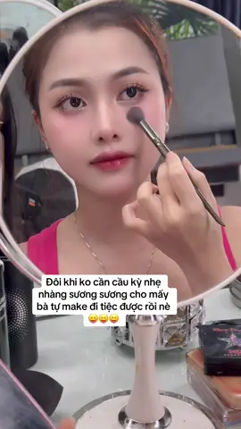 Đôi khi ko cần cầu kỳ nhẹ nhàng sương sương cho mấy bà tự make đi tiệc được rồi nè😝😝😝 #makeupcanhan #makeuphcm 