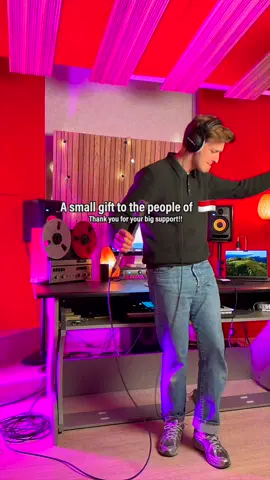 What is happening 🤯 Thank you 🇮🇩 for the crazy support over the past few days!! #dontstopthecar #nickless #80smusic #indonesia #indonesian #language 