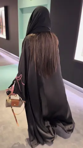 The perfect black abaya #islamic_video #dubai #uae #abaya #OOTD 