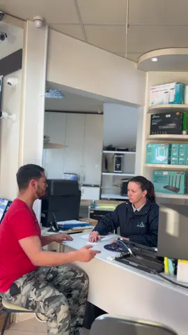 Aquele momento que a fofoca vira instalação de internet! 🤫 Venha para a L.A. Informática, sem mistérios, só internet de qualidade! 🚀