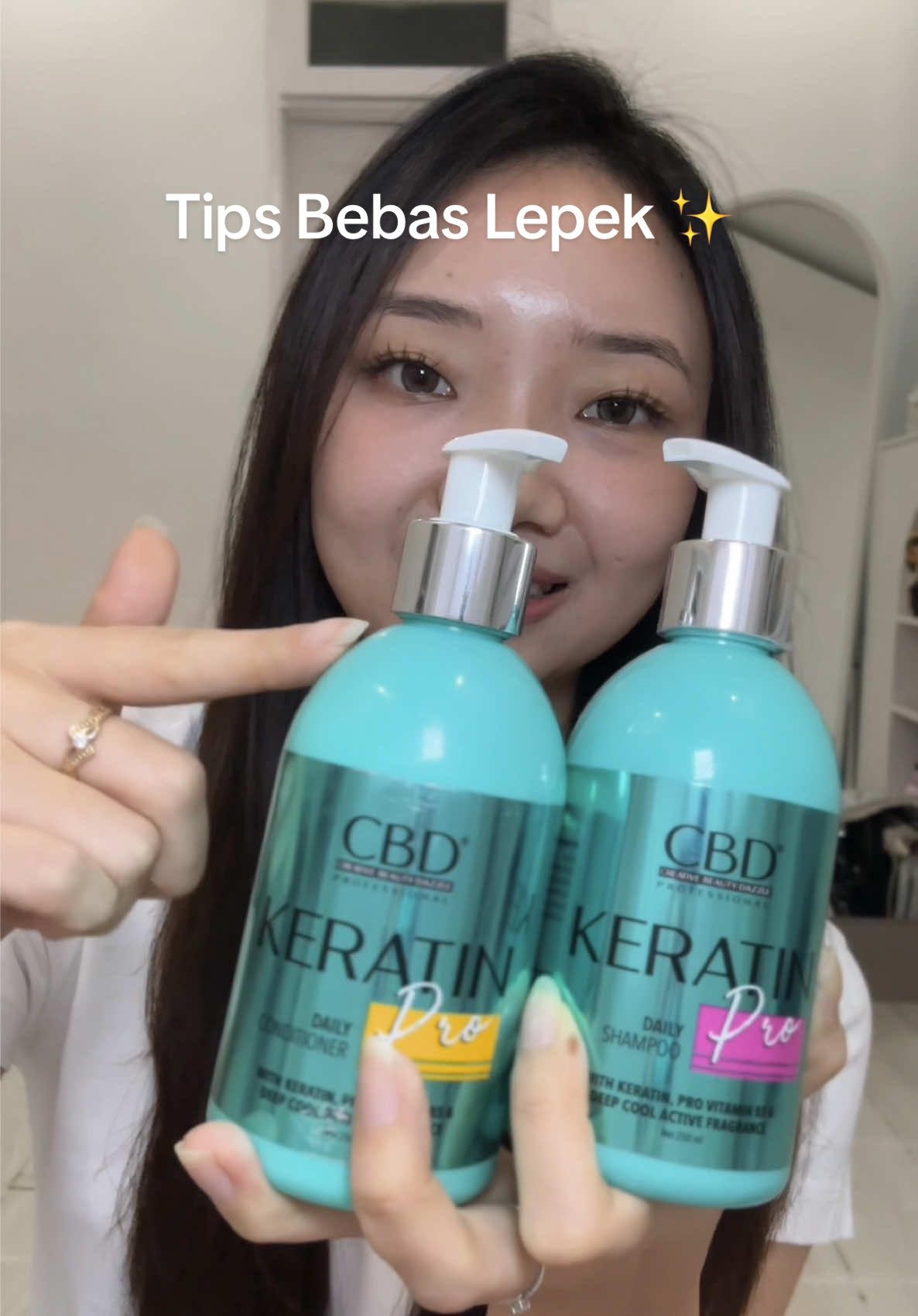 Sering liat shampoo dan conditioner ini di salon ternyata emang enakk dipake, gak semahal yang aku bayangin pula BAGUSSS DEH ❤️✨ #CBDProfessionalKeratinProDaily #CBDProfessional #shampoo #conditioner 