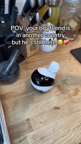 Why so clingy 😅💕#robot #couples #longdistance 