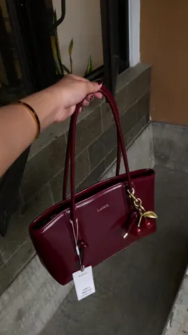 Setelah sekian lama sold maroonnya restock lagi #tasmurahlucu #soulderbag #fyppppppppppppppppppppppp 