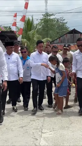 Saya kemarin mendatangi Sekolah Darurat di Lapangan Sepak Bola Desa Tangkura. Melihat langsung bangunan SDN 1 Tangkura yang mengalami kerusakan akibat gempa.  Perintah Bapak Presiden @prabowo, Anak-anak harus terus sekolah, dan kita akan segera perbaiki sekolahnya.
