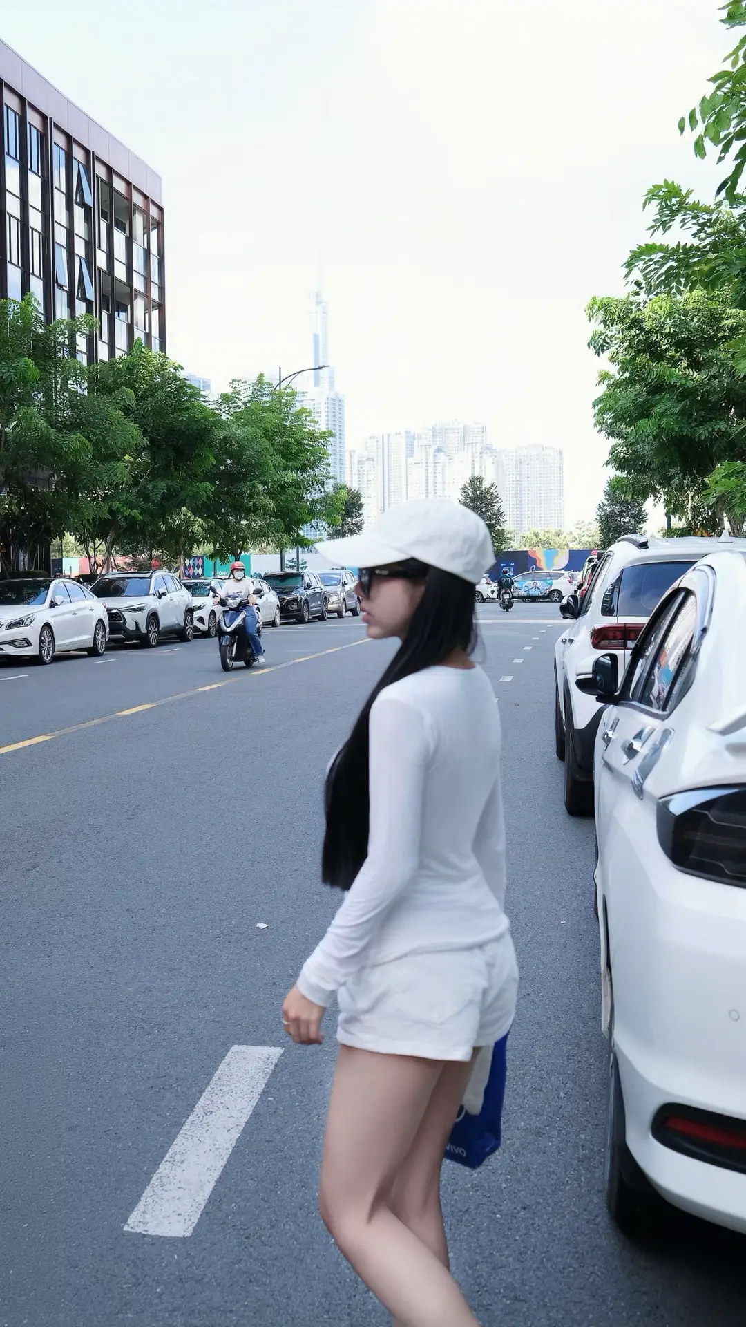 Không hoàn hảo thì có làm sao đâu . Vì vạn vật đều có vết nứt...