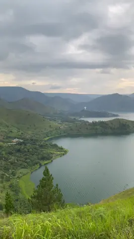 “Danau Toba Manjou” Semua sudut Danau Toba dan sekitarnya memang buat KAGUM ⛰️⛰️⛰️ #xyzabc  #fypbatak #samosirindah #fyp #batakpride 