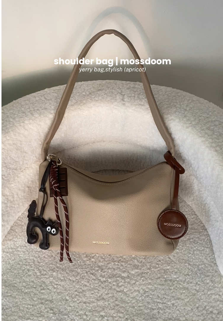 simple,elegant,stylish every day with yerry bag @MOSSDOOM !🤎🤍 #shoulderbag #tasmossdoom #mossdoom #bag #taswanita 