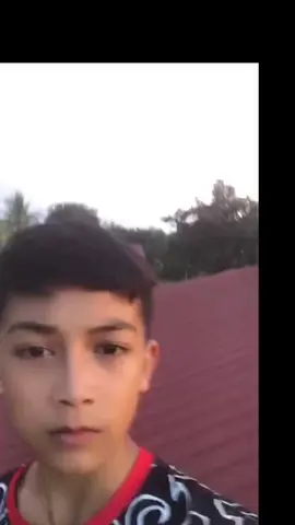 ទំនេរៗឡើងតាបូរផ្ទះលេង😂😂🤣