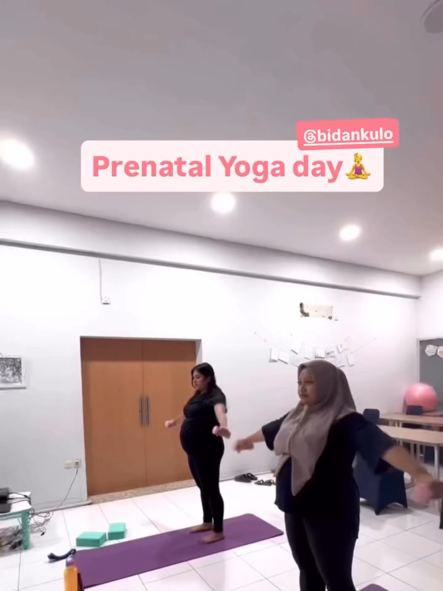 Private Prenatal Yoga bersama Bidan Kulo. yuk berdayakan dirimu, ga ada kata TERLAMBAT untuk mempersiapkan kelahiran buah hati ❣️❣️❣️ #ibuhamil #yogahamilcirebon #prenatalyogacirebon 
