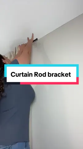 These no drill self adhesive curtain rod brackets are great. #nodrillcurtainrods #curtainrodhacks #renterfriendly #adhesivecurtainrod #apartmenthacks 