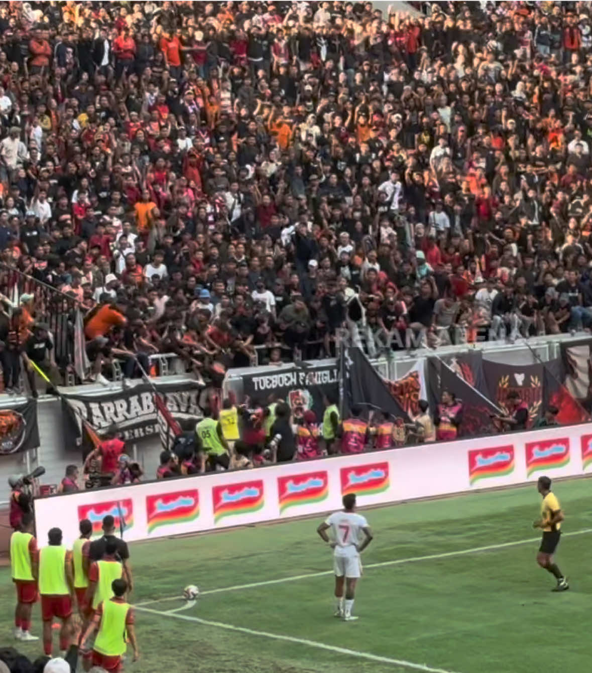 Selengkapnya di channel youtube Rekam Arena (link di bio). #persija #ciroalves #rizkyridhoramadhani #jis #jakmania 