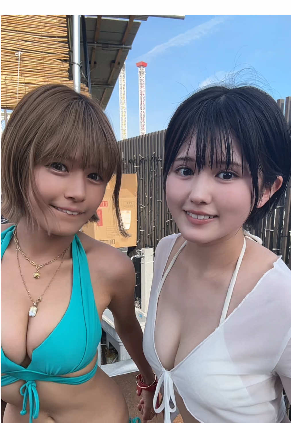 すずとグラビア以外でプール一緒に来るのは初めてでした🌺 すずといれば何をするにもどこに行くにも楽しいな〜 暑すぎて足の裏燃え尽きました @夏芽すず 🩵